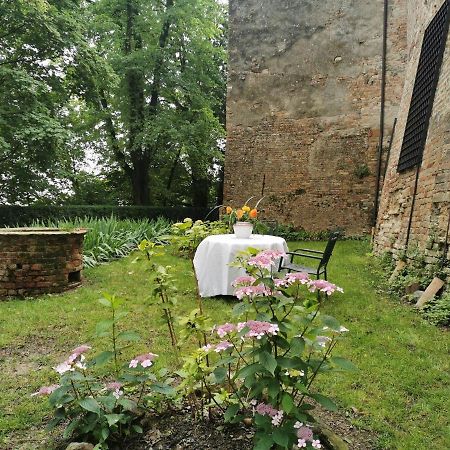 Belvilla By Oyo Castello Di Robella Esterno foto