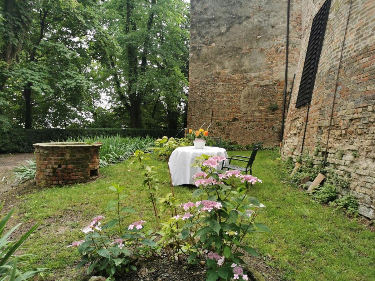 Belvilla By Oyo Castello Di Robella Esterno foto