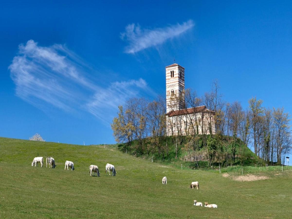 Belvilla By Oyo Castello Di Robella Esterno foto