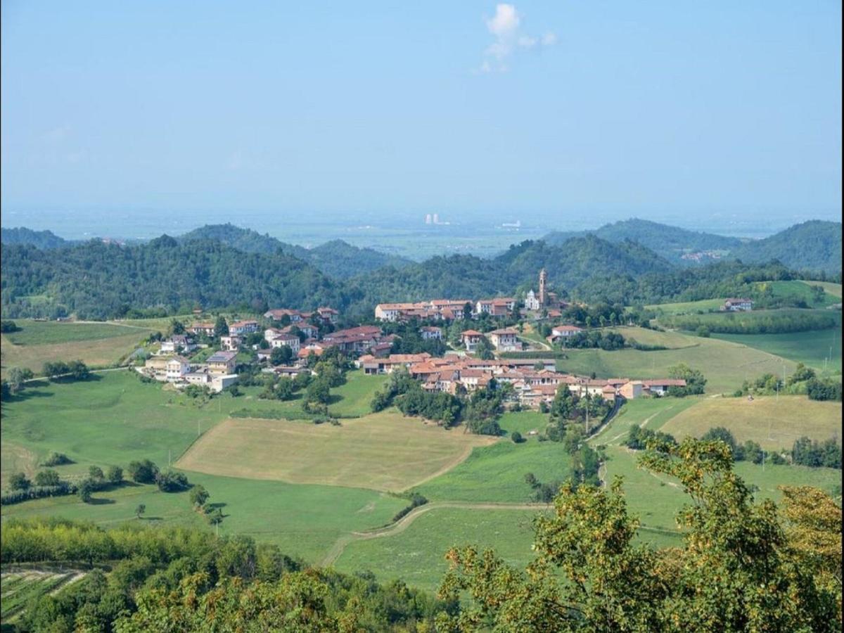 Belvilla By Oyo Castello Di Robella Esterno foto